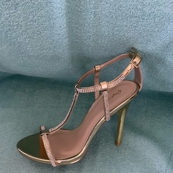 Shoe - Picture 4 of 6